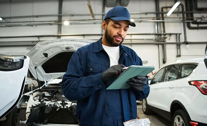 Como Escolher o Melhor Software de Reparação Automóvel em 2026