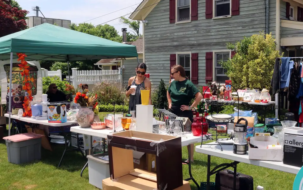 garage-sale3.webp (104 KB)